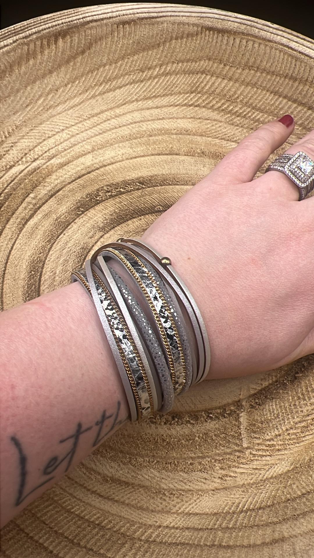 TALK OF THE TOWN MAGNETIC BRACELET