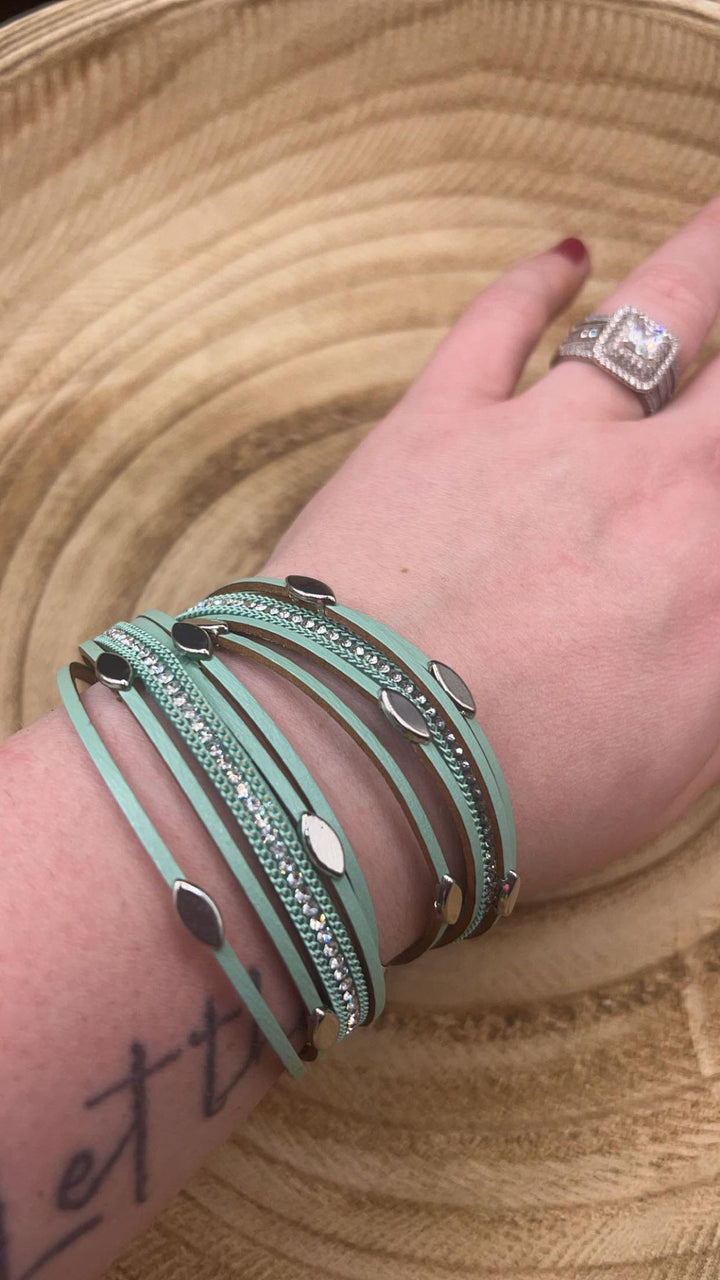 LIVING THE DREAM MAGNETIC BRACELET