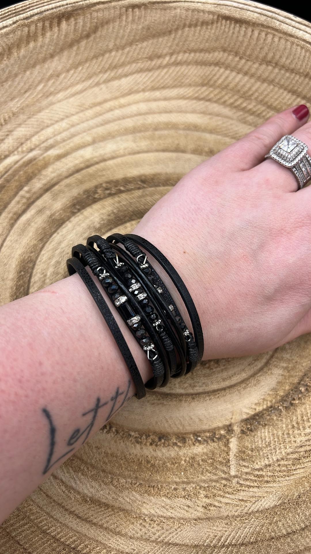 SHIMMER THE NIGHT MAGNETIC BRACELET