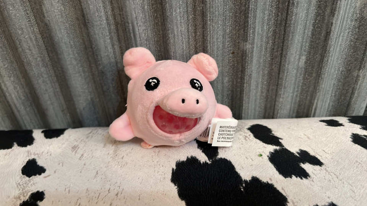 PLUSH FARM ANIMAL WATER BEAD STRESS BALL