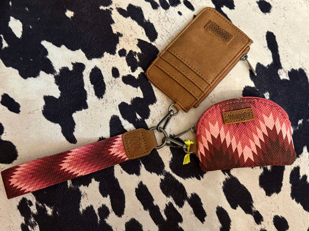 PINK WRANGLER SOUTHWESTERN CHEVRON PRINT DUAL POUCH WRISTLET