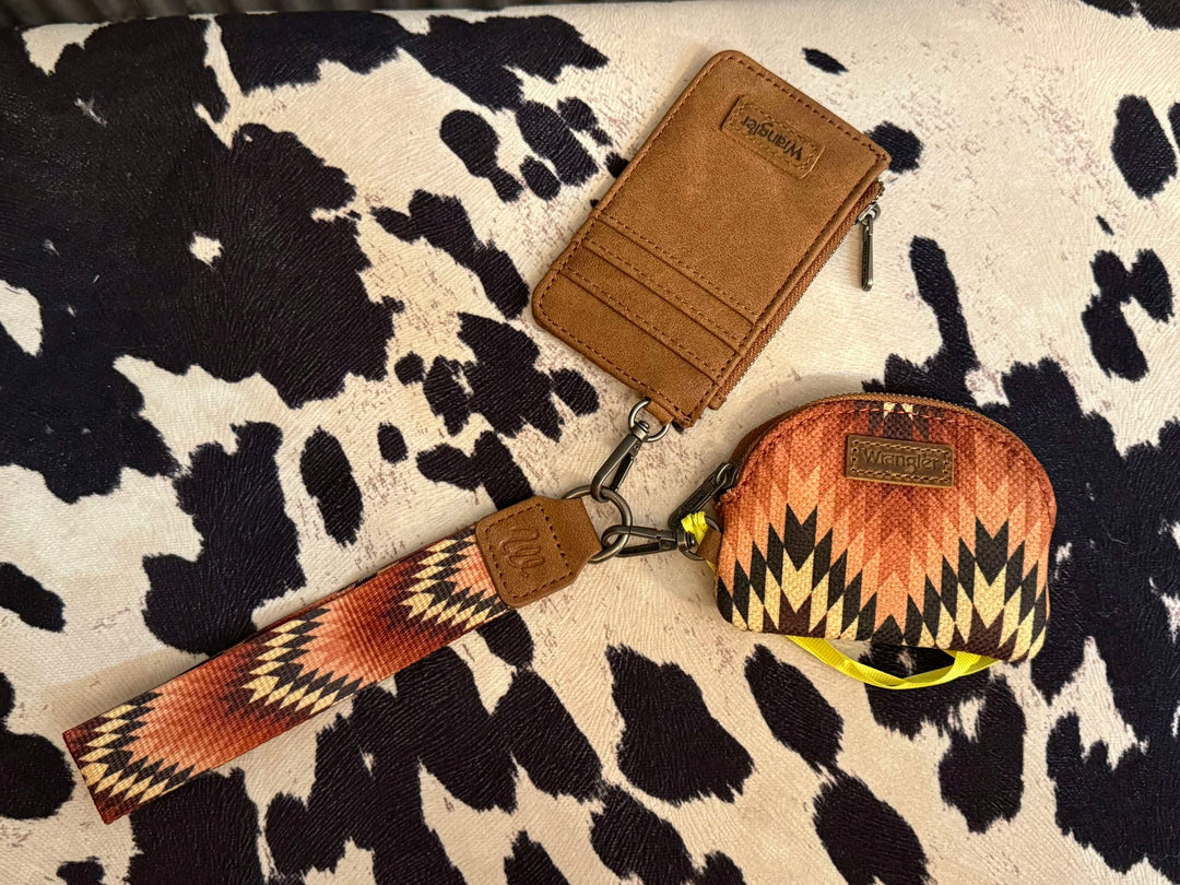 BROWN WRANGLER SOUTHWESTERN CHEVRON PRINT DUAL POUCH WRISTLET