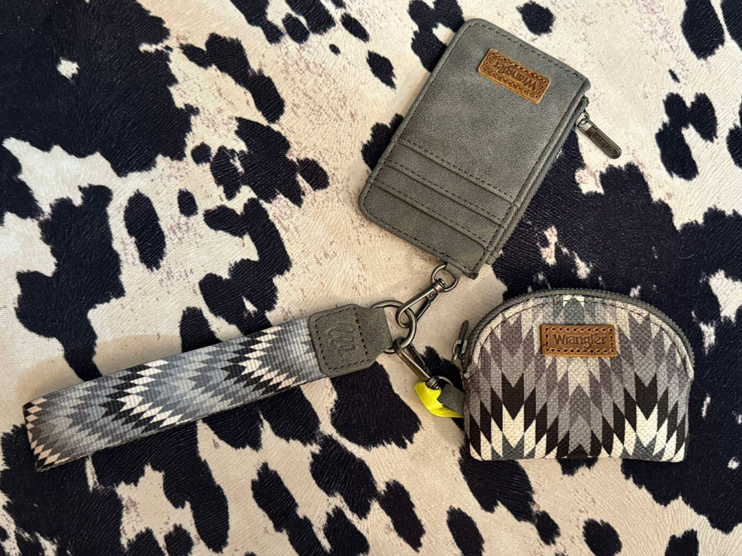 GREY WRANGLER SOUTHWESTERN CHEVRON PRINT DUAL POUCH WRISTLET