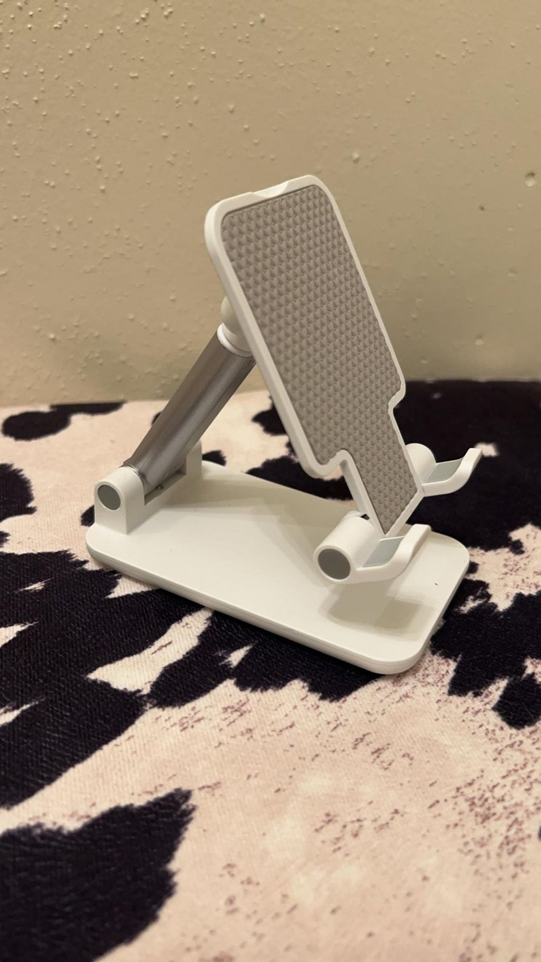 WHITE PHONE STAND