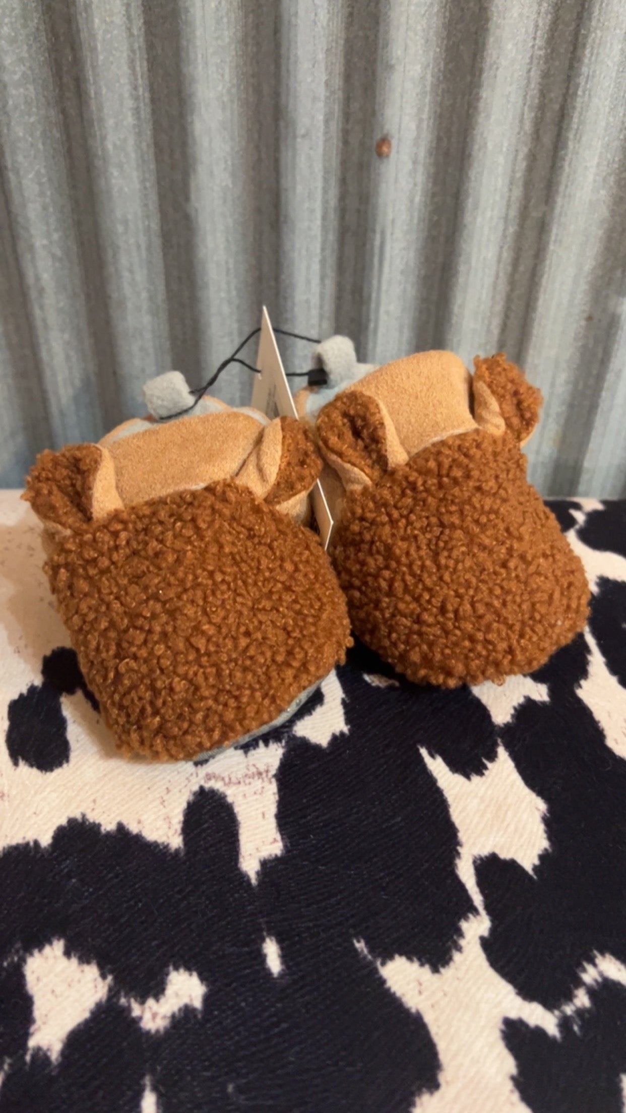 BABY COW FLEECE BOOTS