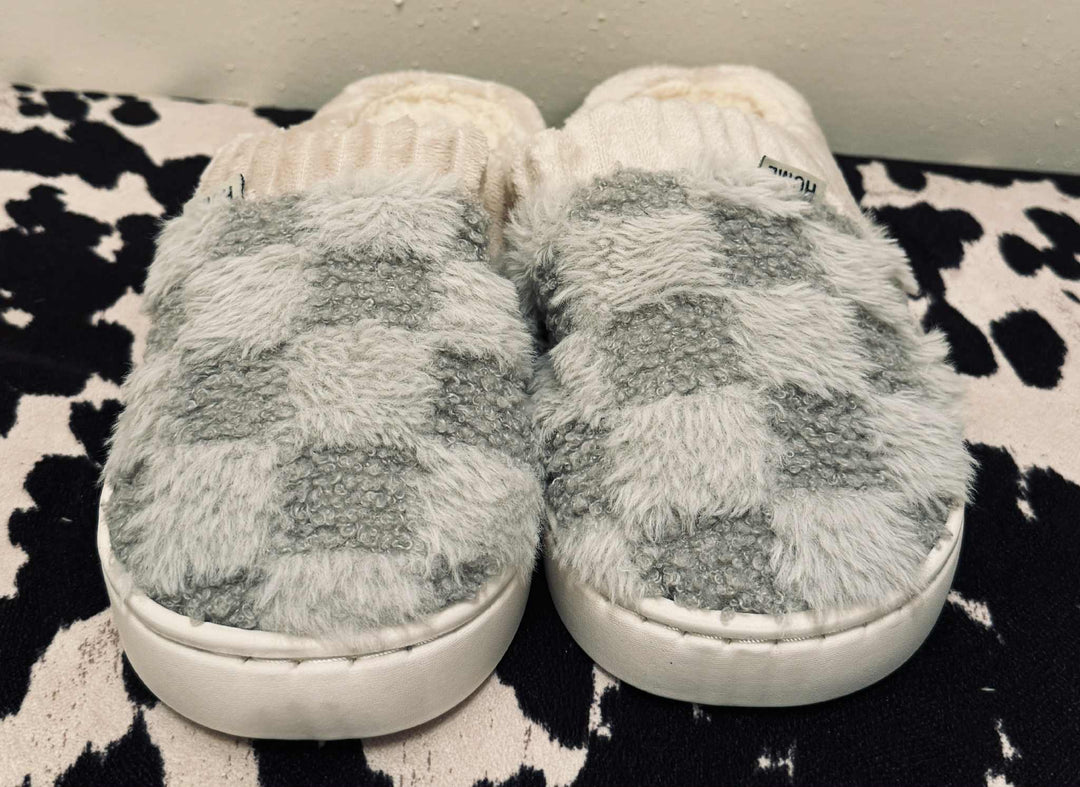 FUZZY CHECKERED SLIPPERS