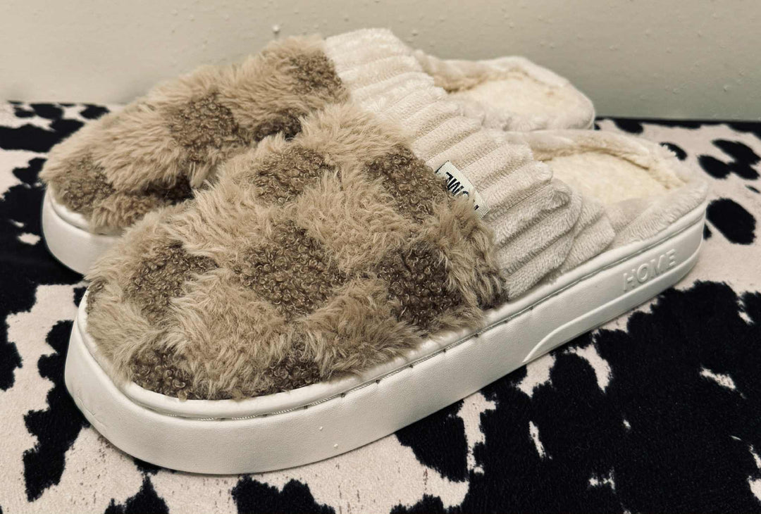 FUZZY CHECKERED SLIPPERS