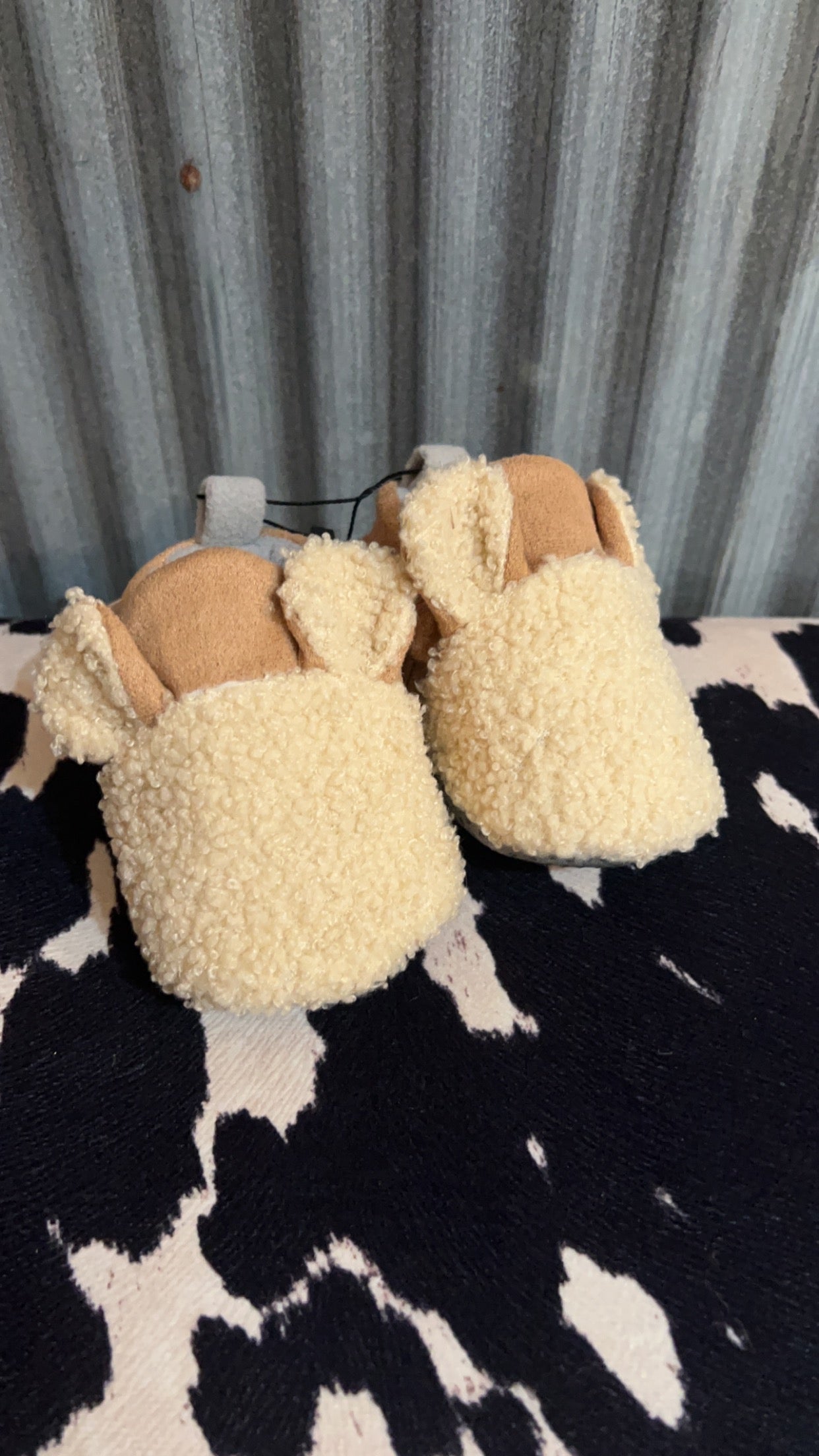 BABY COW FLEECE BOOTS