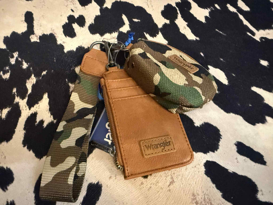 WRANGLER CAMO DUAL POUCH WRISTLET