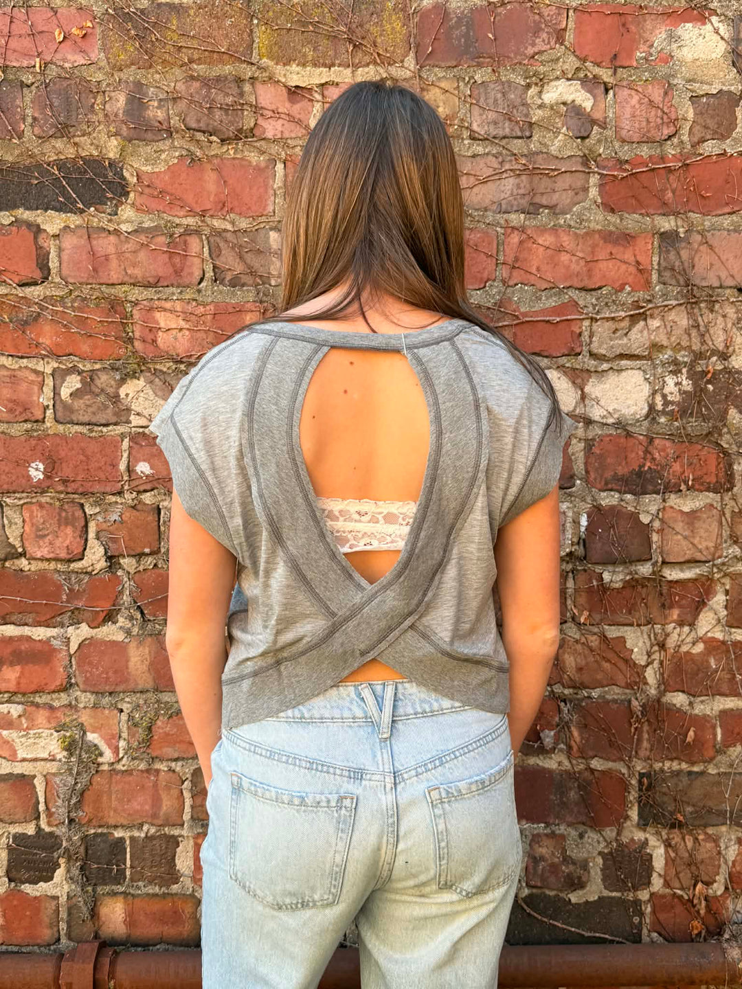 SIMPLE TIMES WORKOUT TEE (HOLLOW BACK)