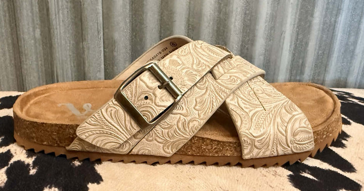 CHASING SUMMER SANDALS