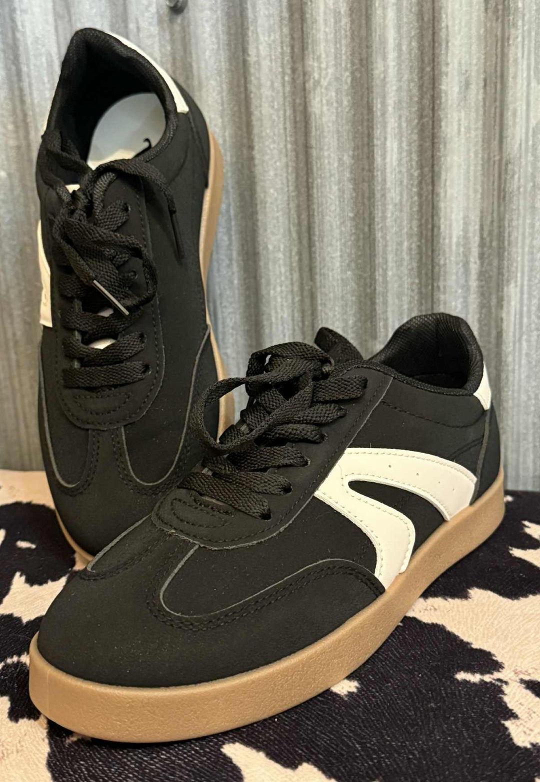 RETRO GIRL SNEAKERS