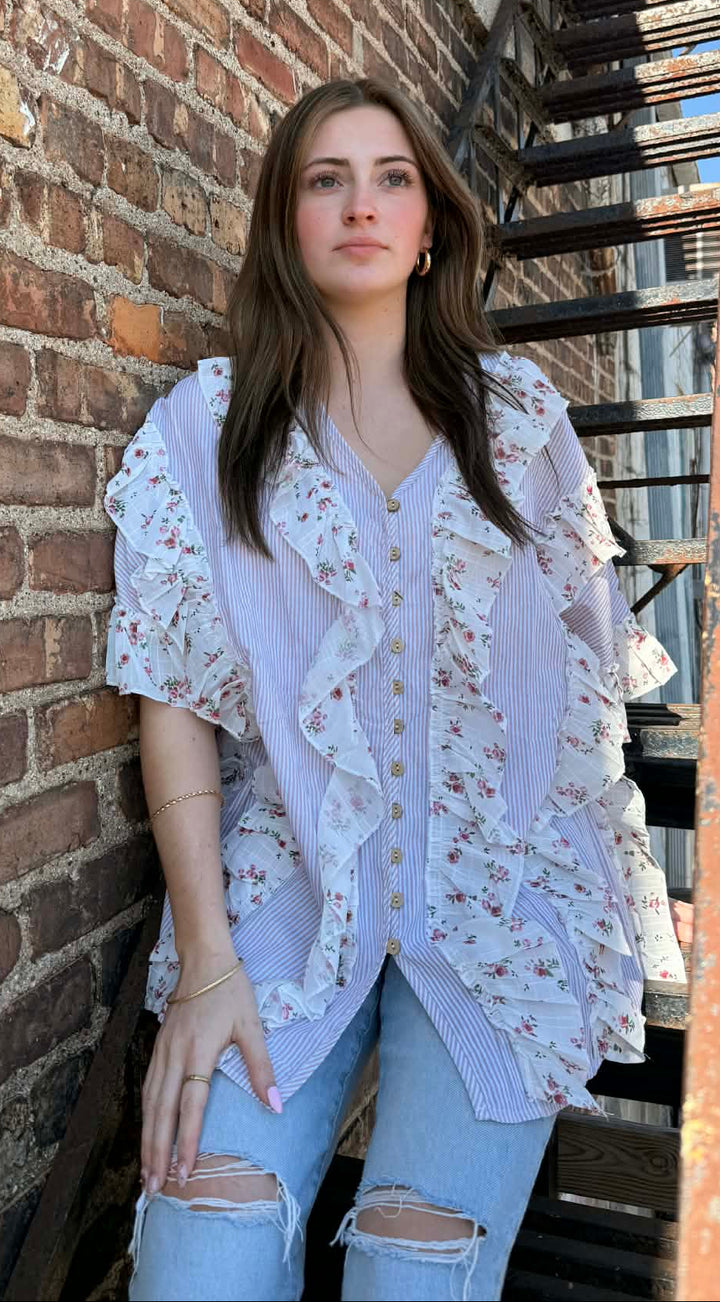SHE'S COUNTRY RUFFLE BUTTON DOWN TOP