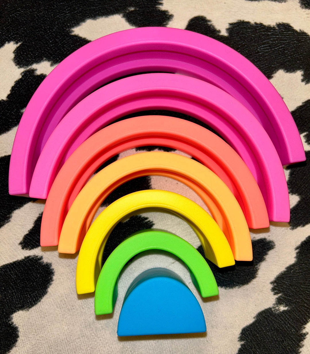 STACKABLE RAINBOW SILICONE TOY