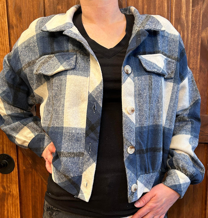 FEELIN’ THE BLUES PLAID CROPPED SHACKET