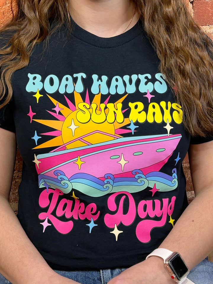 BOAT WAVES SUN RAYS LAKE DAY GRAPHIC TEE