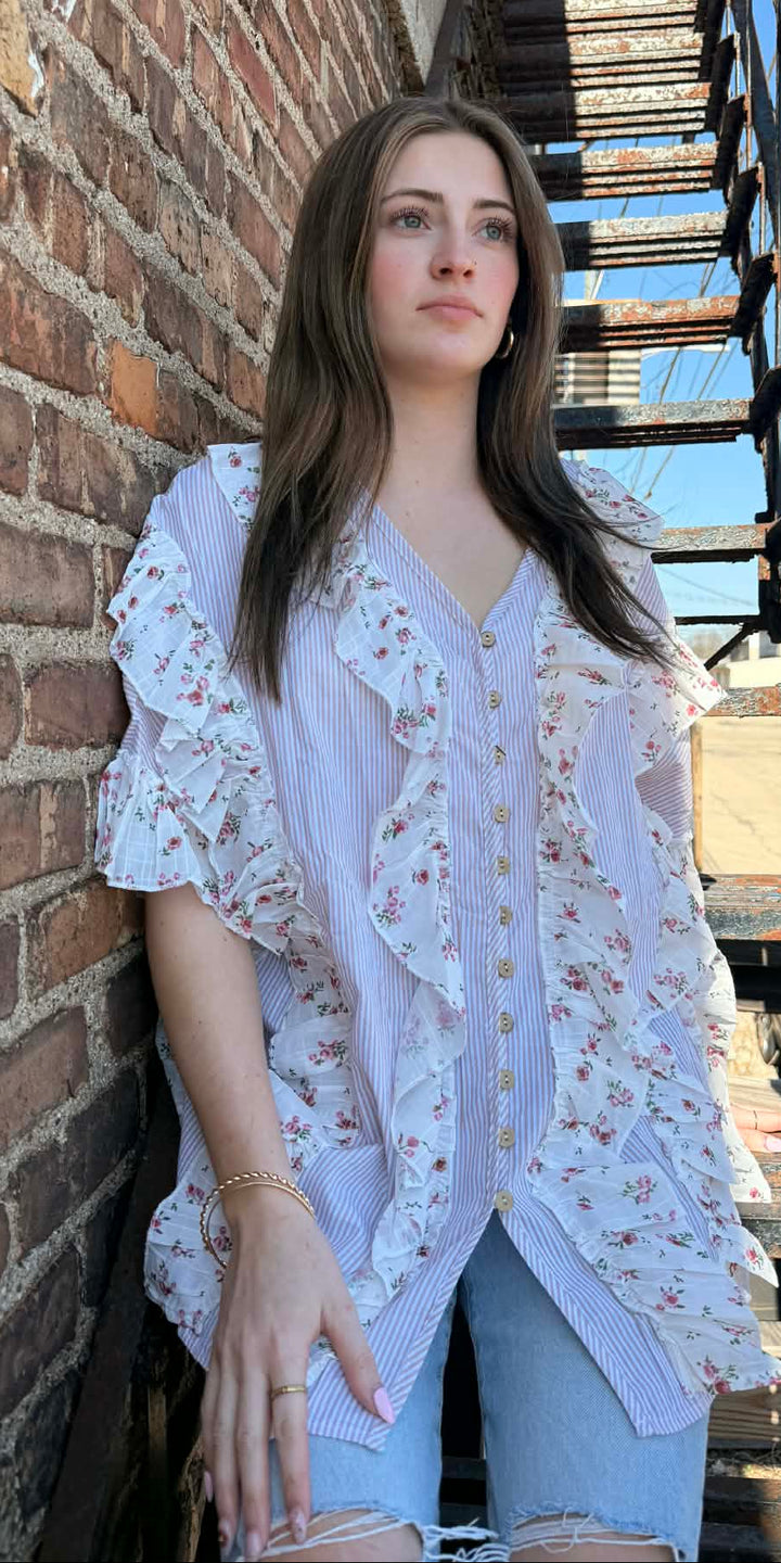 SHE'S COUNTRY RUFFLE BUTTON DOWN TOP