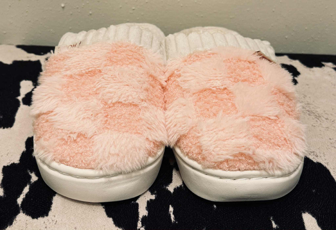 FUZZY CHECKERED SLIPPERS
