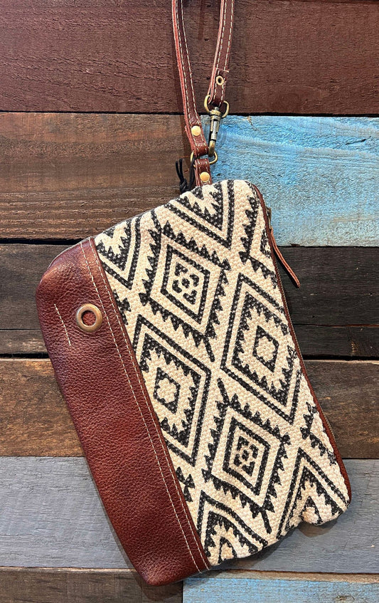 APACHE BLISS WRISTLET