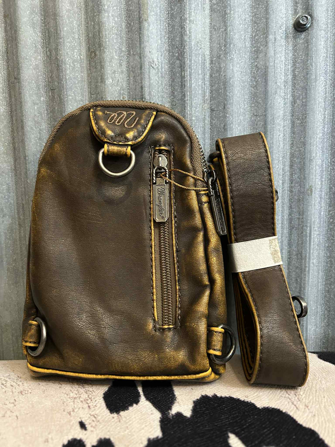 DISTRESSED BROWN WRANGLER CROSSBODY CHEST BAG