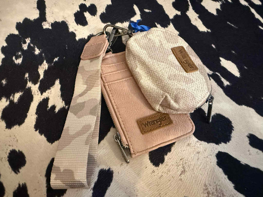WRANGLER CAMO DUAL POUCH WRISTLET