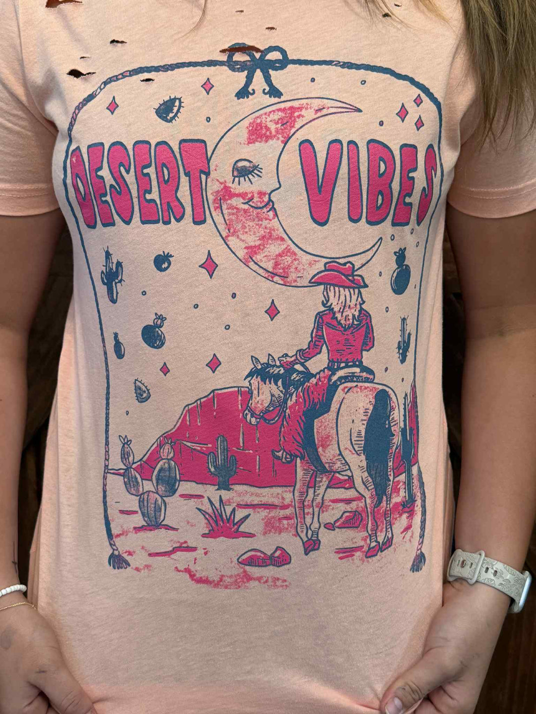 DESERT VIBES GRAPHIC TEE