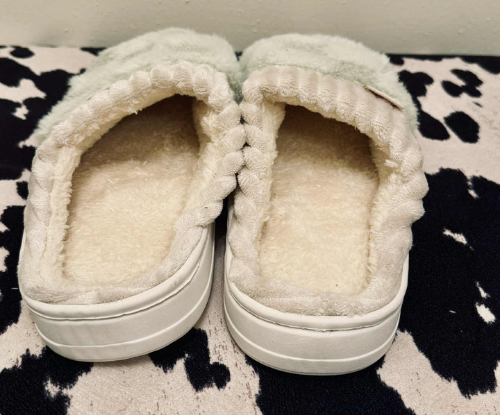 FUZZY CHECKERED SLIPPERS