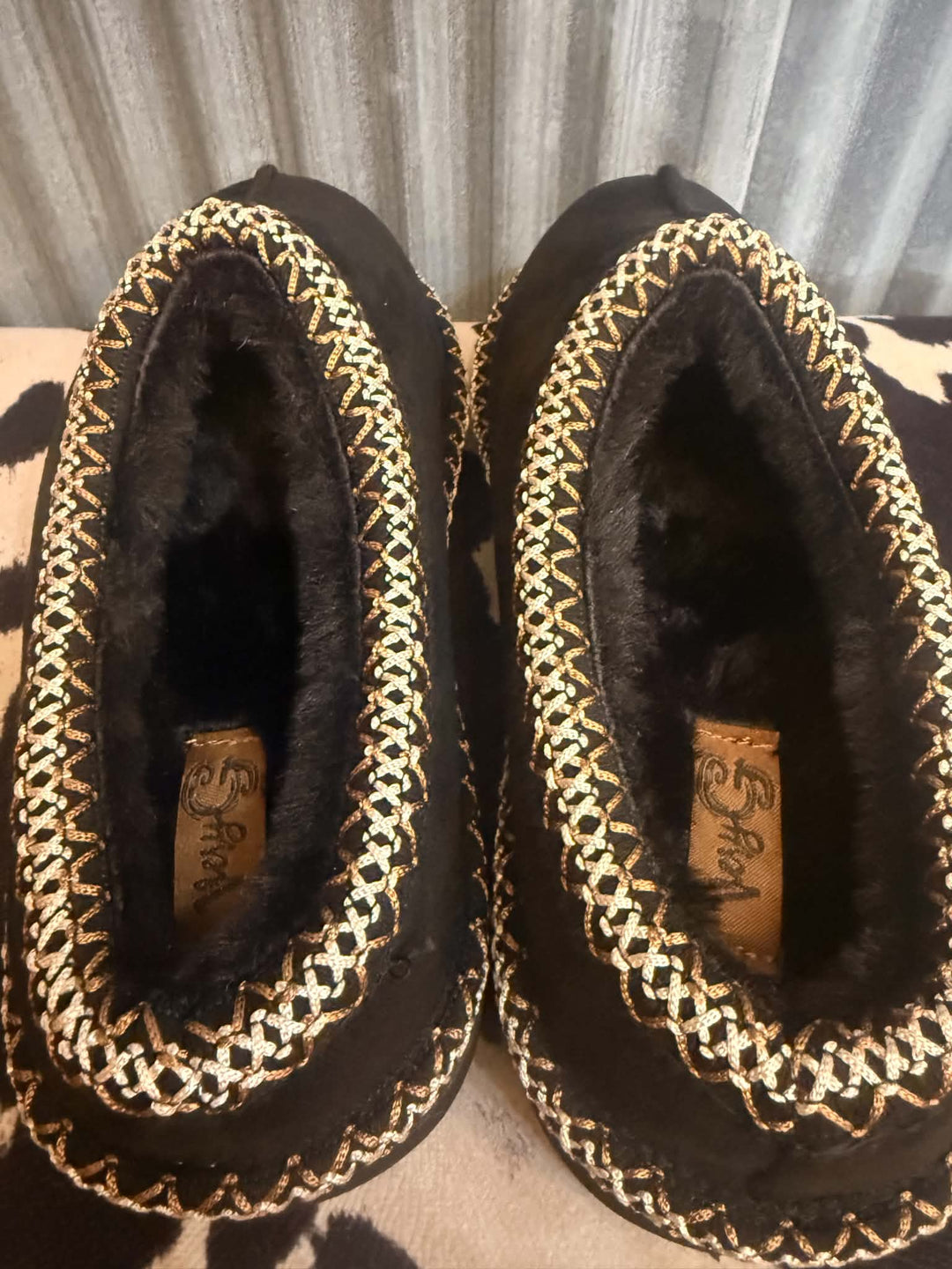 BLACK SHEEP SLIPPER SHOES