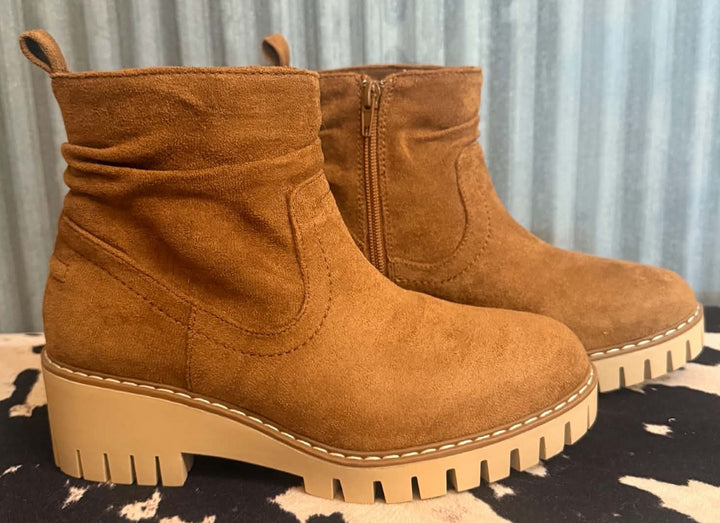 COZY MIDWEST GIRL BOOTS