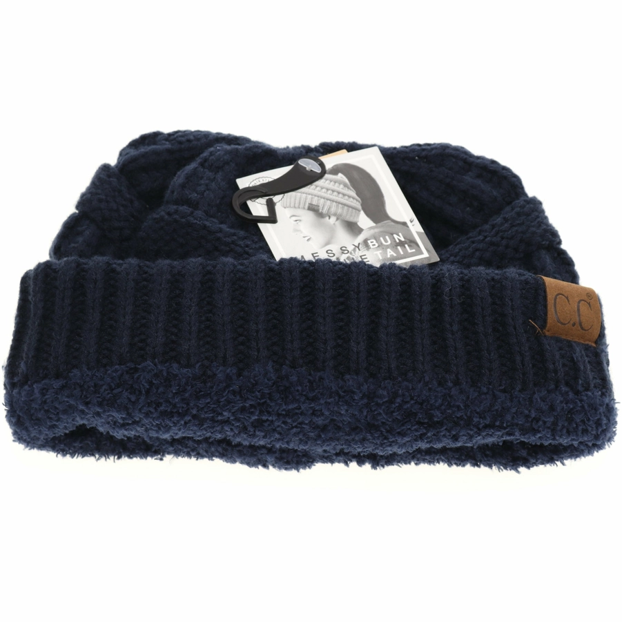 FUZZY LINED SOLID CLASSIC C.C BEANIE TAIL