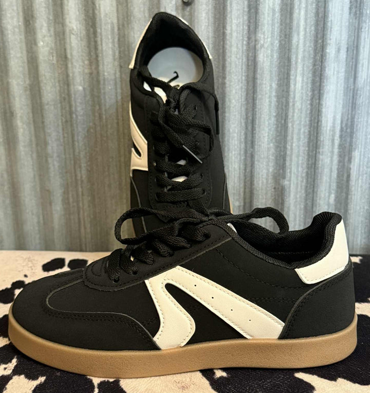 RETRO GIRL SNEAKERS