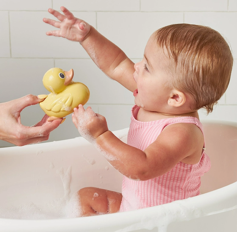 ITZY DUCKY FAMILY BATH & WATER TABLE TOYS