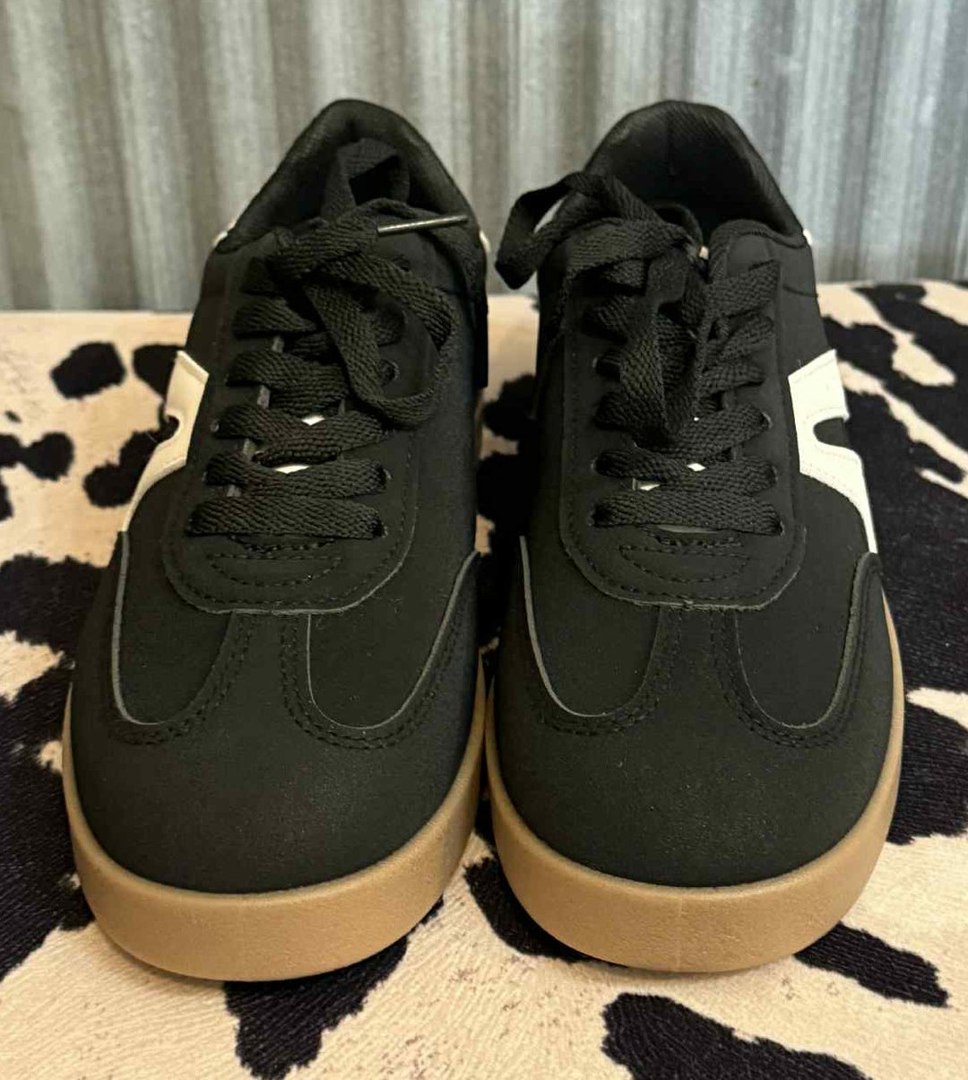 RETRO GIRL SNEAKERS