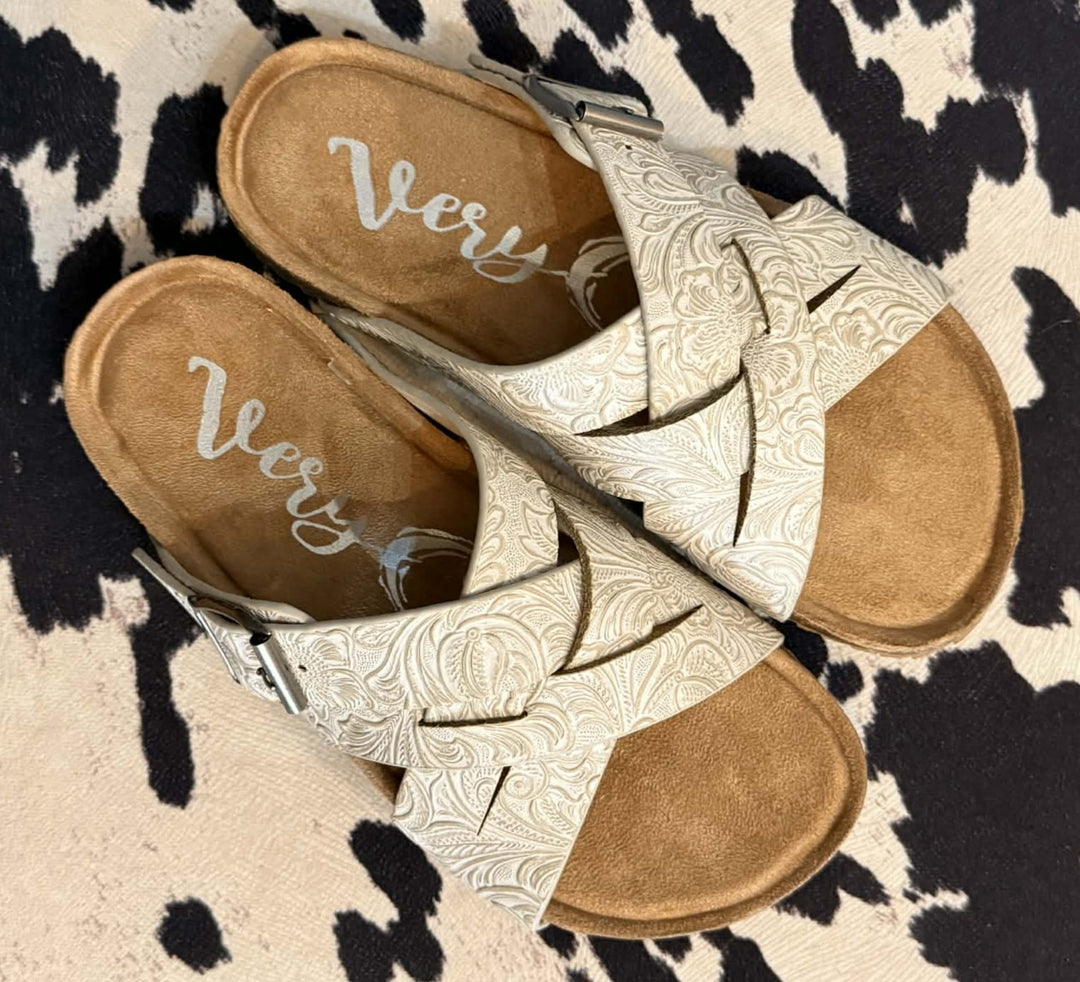 CHASING SUMMER SANDALS