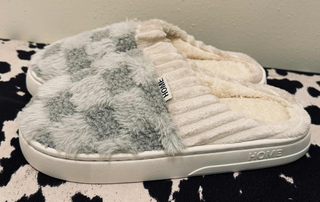 FUZZY CHECKERED SLIPPERS