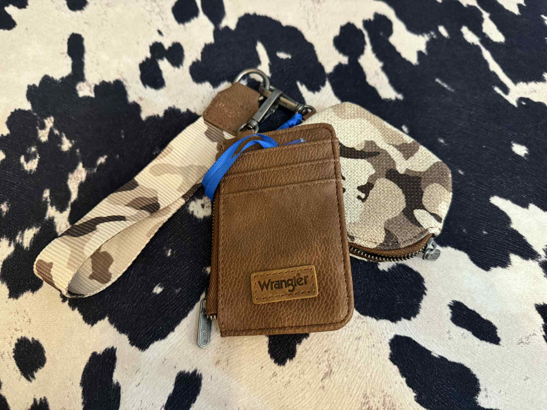 WRANGLER CAMO DUAL POUCH WRISTLET