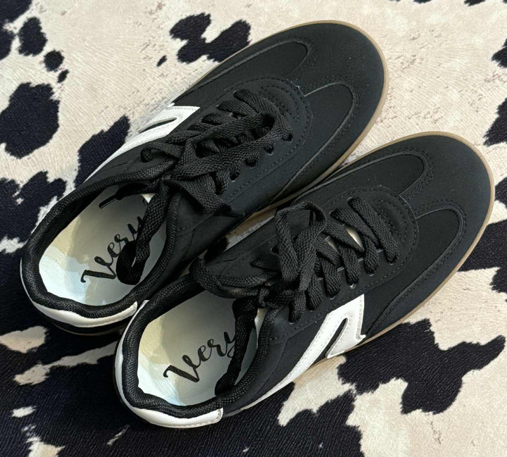 RETRO GIRL SNEAKERS