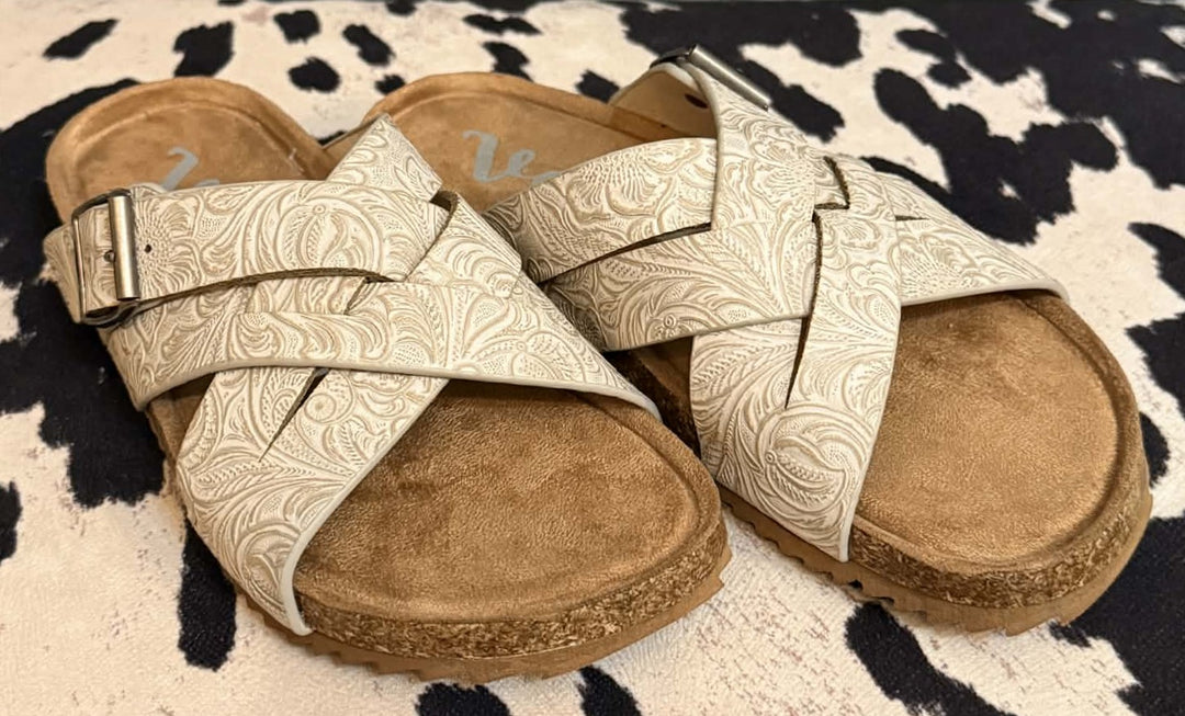 CHASING SUMMER SANDALS