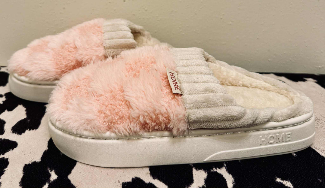 FUZZY CHECKERED SLIPPERS