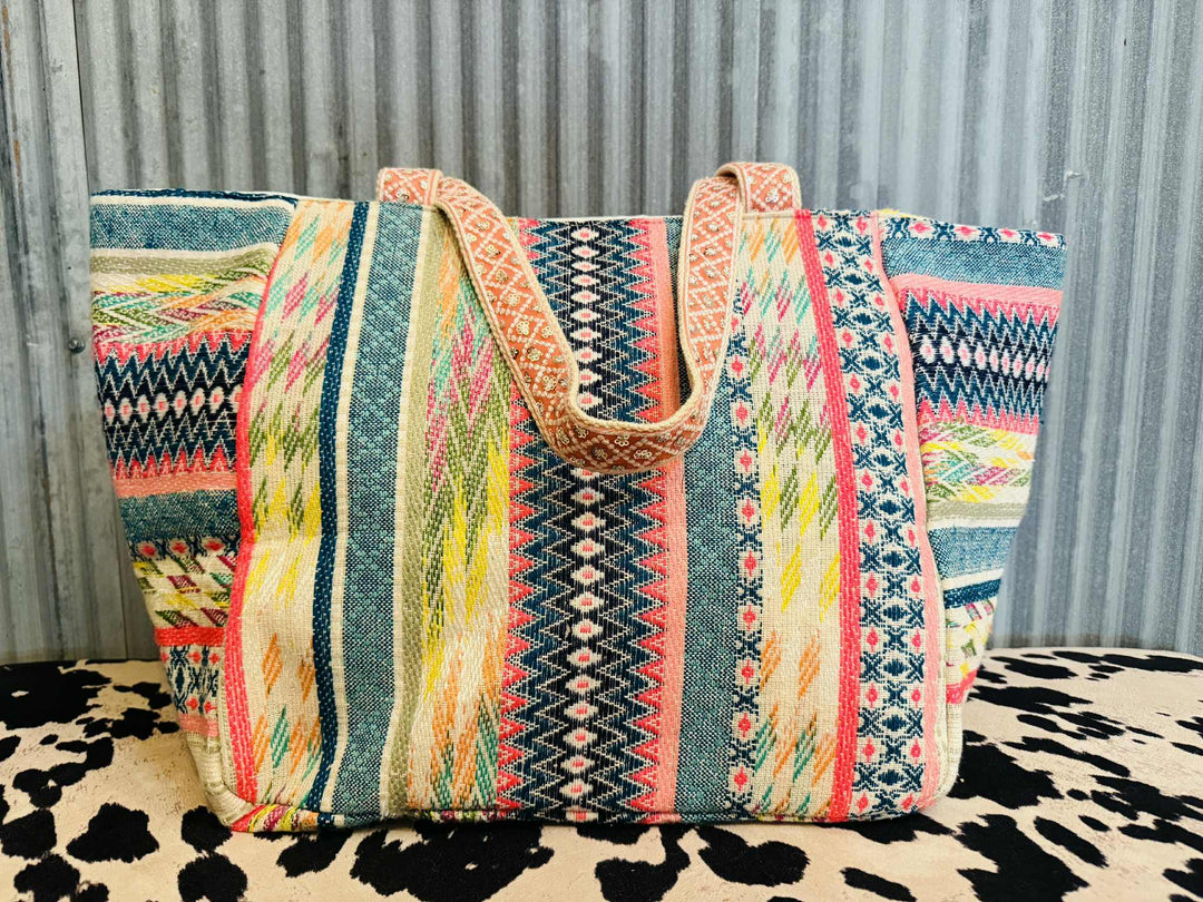 FLASHY AZTEC WEEKENDER