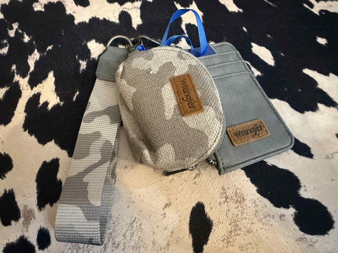 WRANGLER CAMO DUAL POUCH WRISTLET