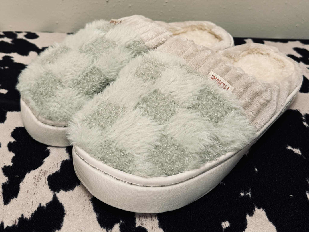 FUZZY CHECKERED SLIPPERS