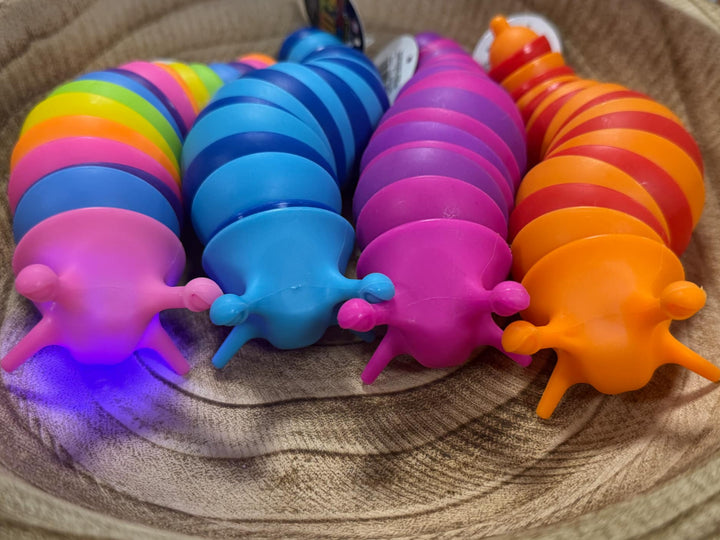 WIGGLY LIGHT-UP SLUG BUGZ
