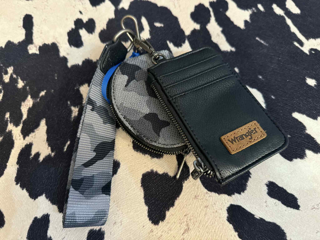 WRANGLER CAMO DUAL POUCH WRISTLET