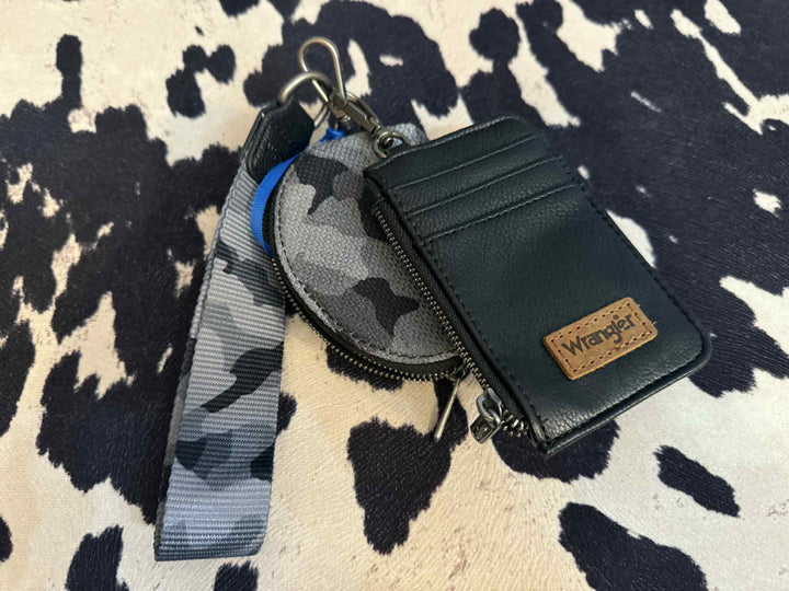 WRANGLER CAMO DUAL POUCH WRISTLET