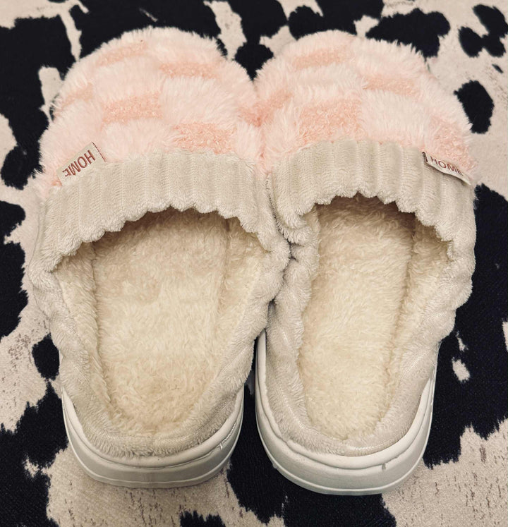 FUZZY CHECKERED SLIPPERS