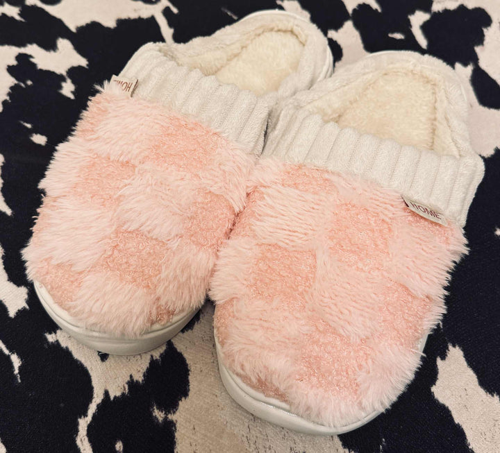 FUZZY CHECKERED SLIPPERS