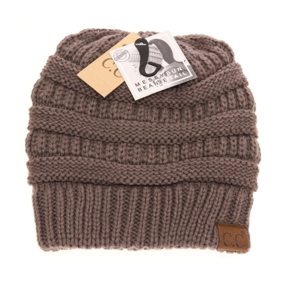 FUZZY LINED SOLID CLASSIC C.C BEANIE TAIL