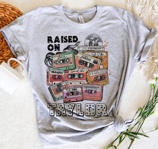 RAISED ON TAYLOR GRAPHIC TEE